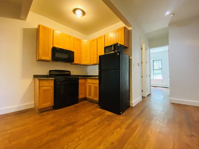 Building Photo - 304 Bradford St Unit 1 Rental