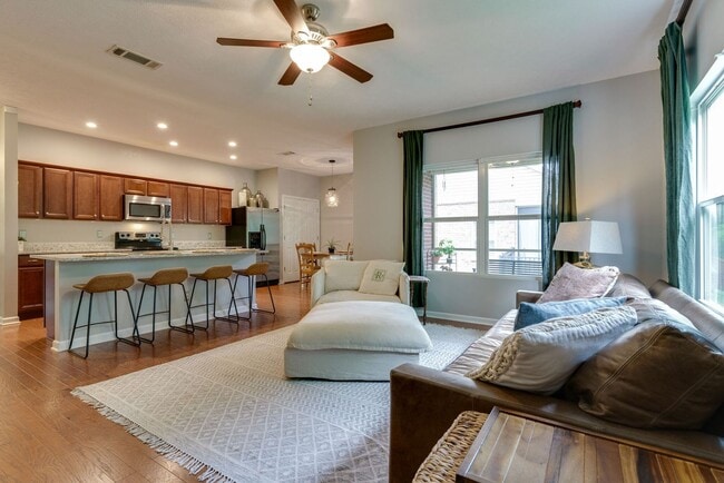 Photo - 3 Bed, 2 Bath One Level Home w/ Hardwood Throughout