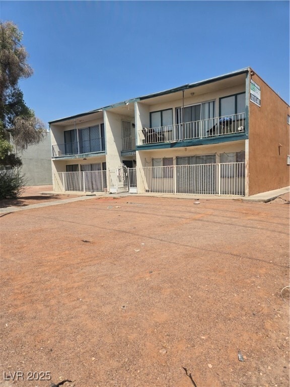 Building Photo - 1402 E Desert Inn Rd Rental