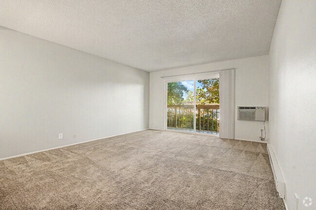 2BR, 2BA - 950SF - Living Room