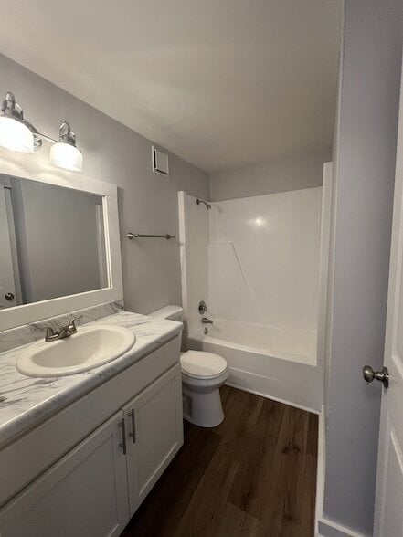 Photo - 2421 Madison St Unidad 13