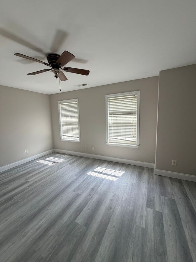 Photo - Nice Spacious home, FENCED backyard, Master on Main. Plus BONUS Room