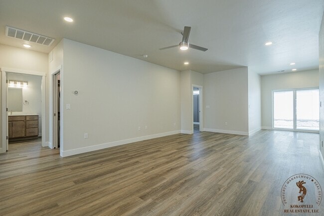 Photo - 2454 Hamilton Rd