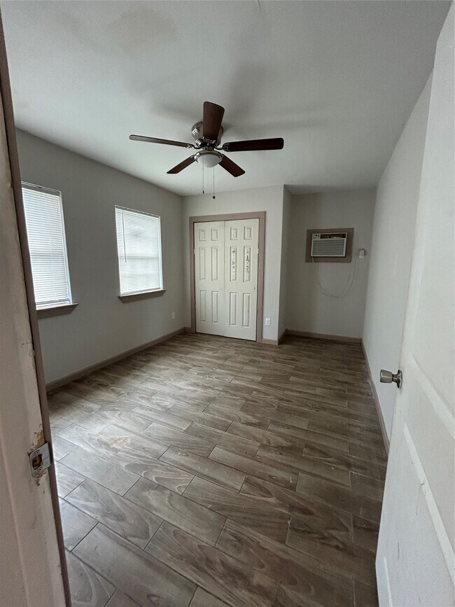 Photo - 502 Ave F