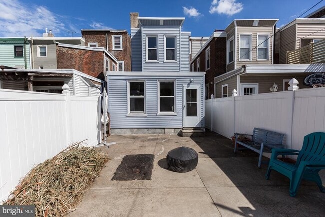 Building Photo - 1320 E Columbia Ave Rental
