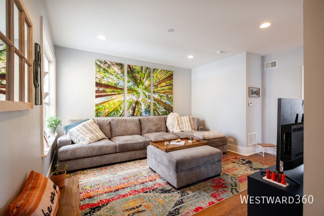 Photo - 4110 N Richmond St Unit 2R