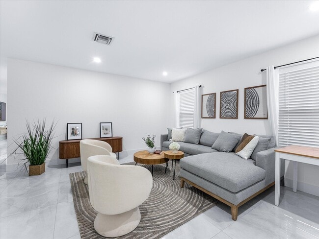 Photo - 2848 NW 9th Pl