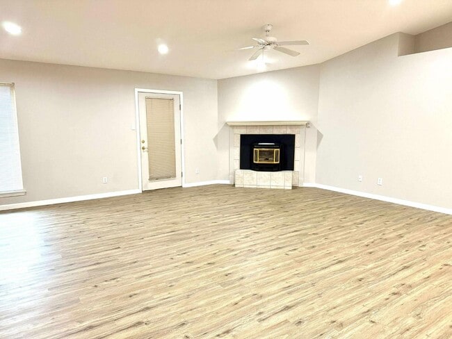 Photo - 305 E Mescalero Rd