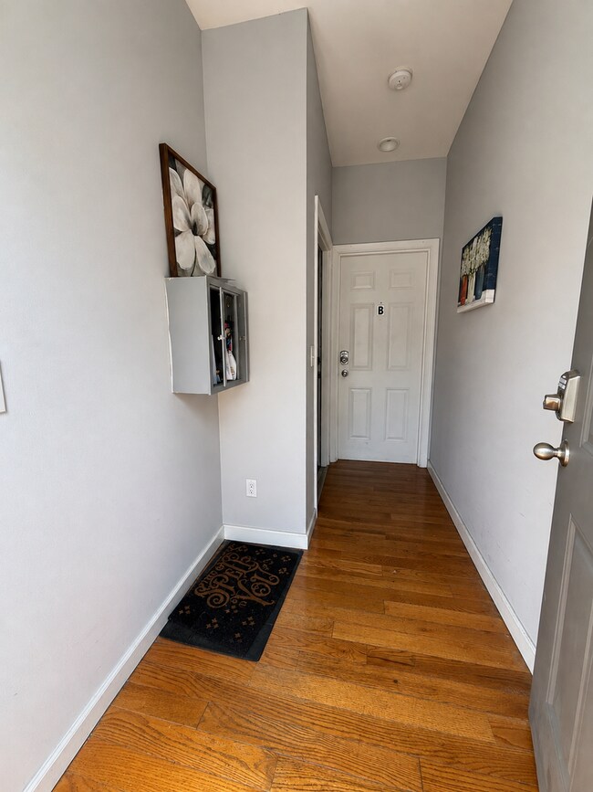 Photo - 1725 W Berks St Unidad 1725 W. Berks Street _ A