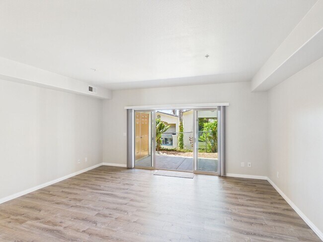 Photo - NEW NEW NEW remodeled -3bedroom/3bath Town...