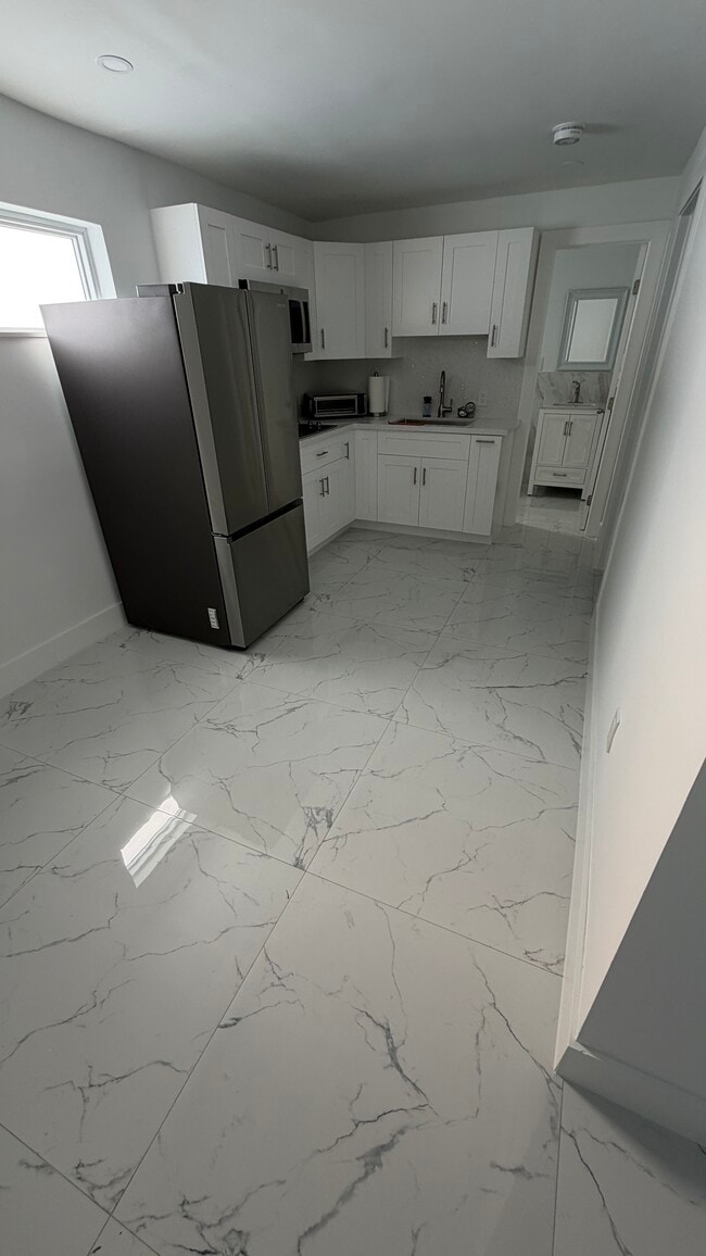 Photo - 560 SE 6th St