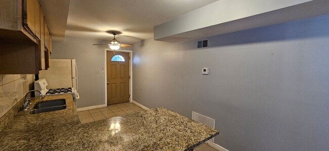 Photo - 2444 W Homer St Unit Garden