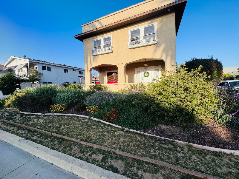 Photo - 2754 Kenwood Ave