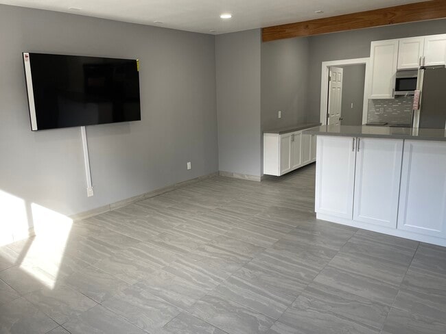 Building Photo - 16220 Schoenborn St