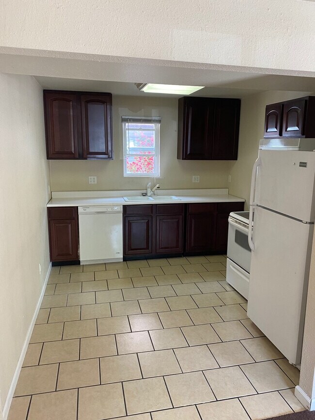 Photo - 319 E Mill St