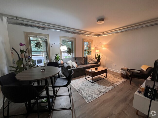 Building Photo - Shakerlan Rental