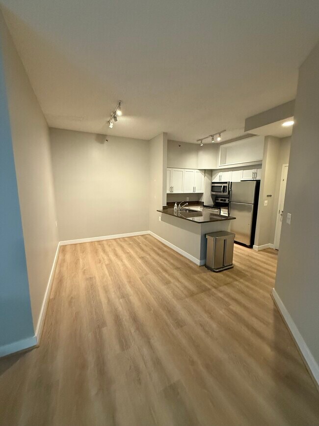 Photo - 7500 Woodmont Ave Unidad 217
