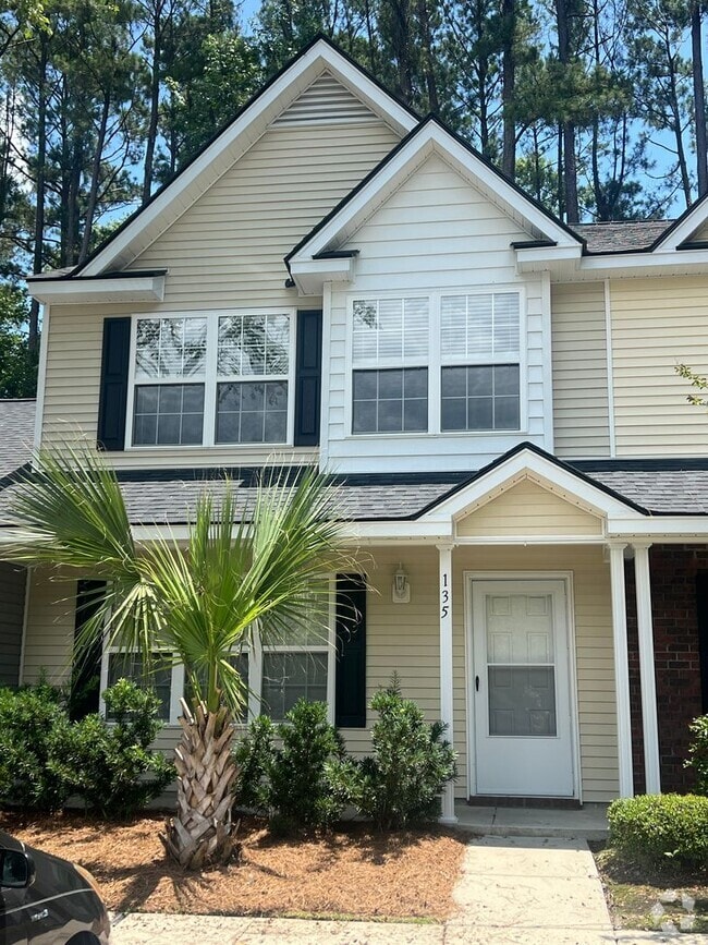 Building Photo - Townhouse in Townes at Buckwalter