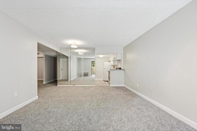 Building Photo - 800 Avondale Rd Unit 7B