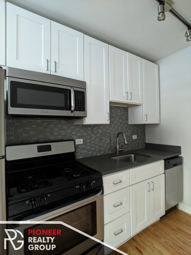 Building Photo - 2424 N Kedzie Blvd Unit 2420-109