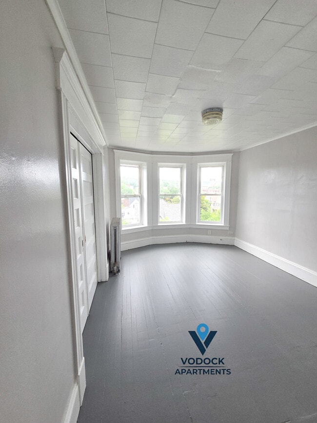 Photo - 214 Pine St