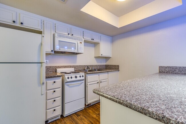 Junior Suite - 464 SF