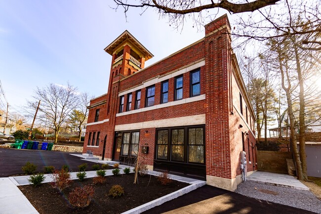 Photo - 2044 Beacon St