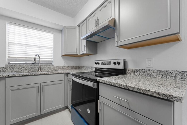 Building Photo - 2818 NE 7th St Unit 2824