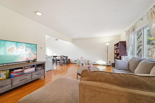 Photo - 324 Brook St Unit 324