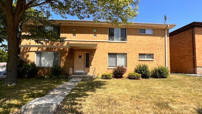 Building Photo - 4476 N 76th St Unit 4