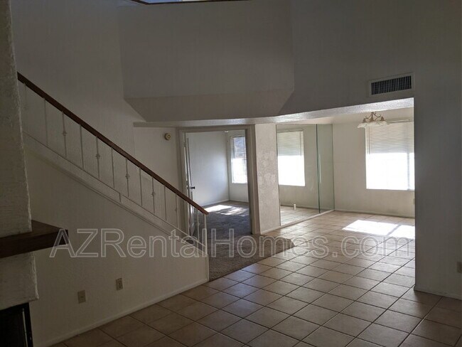 Photo - 819 N College Ave Unidad #I-124