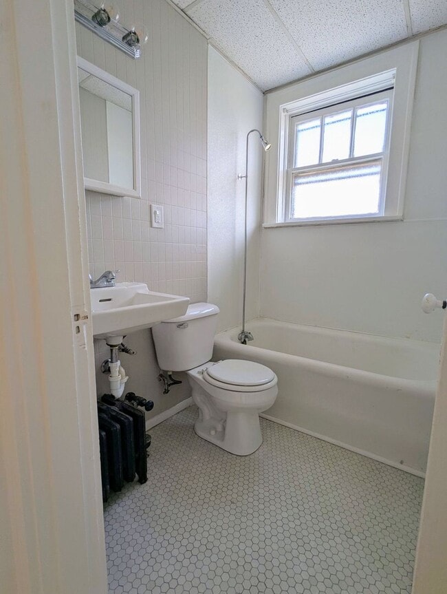 Photo - Freshly Updated Southampton 1 Bedroom Unit 4902 #21