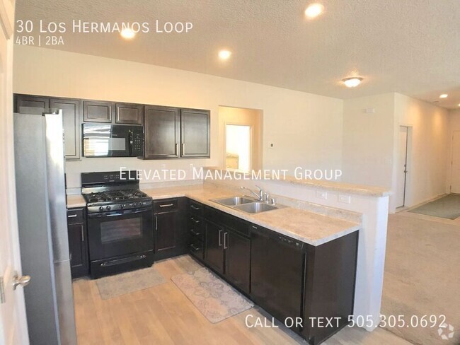 Building Photo - Spacious 4 Bedroom Los Lunas Home. Open la...