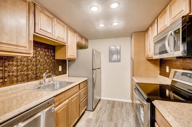 Photo - 8225 Fairmount Dr Unidad 6-107