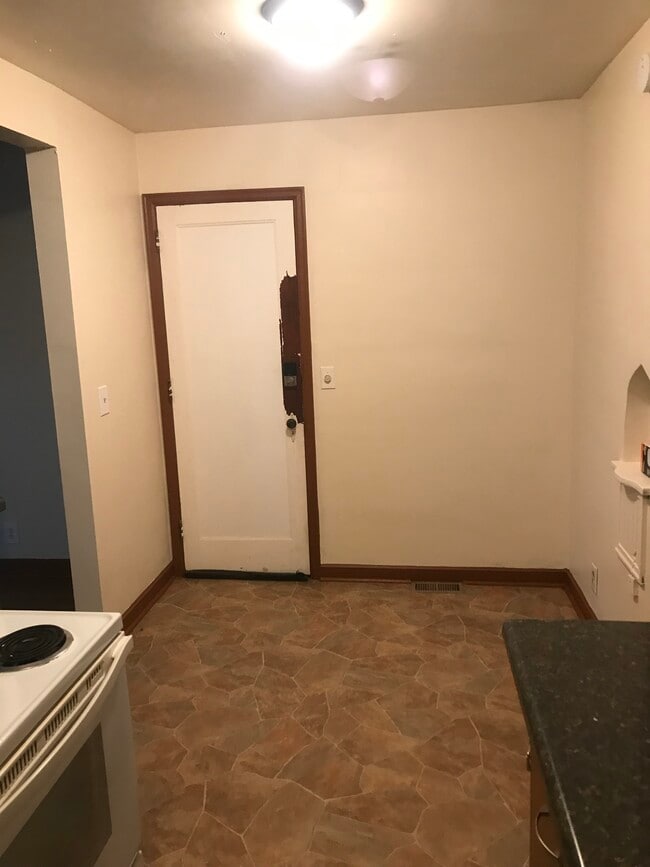 Dining - 221 State St Unit 1