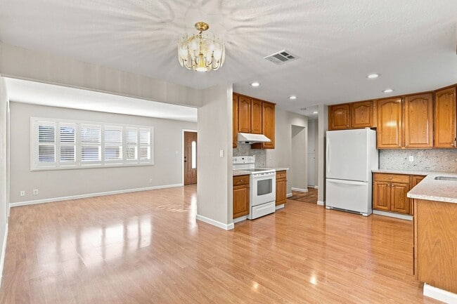 Photo - 14370 Oka Ln