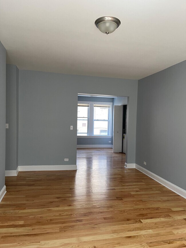 1644 W Pratt Blvd Unit TWO BEDROOM - UNIT 3F