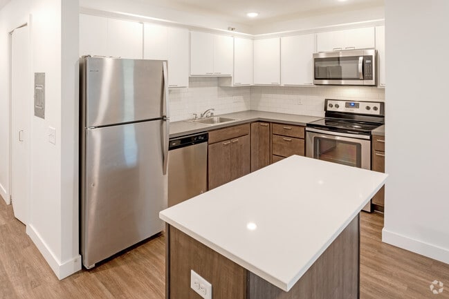 1BR, 1BA - 660 SF - The Markham