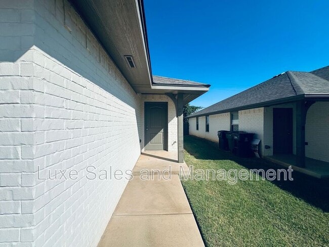 Photo - 11412 N Lincoln Blvd