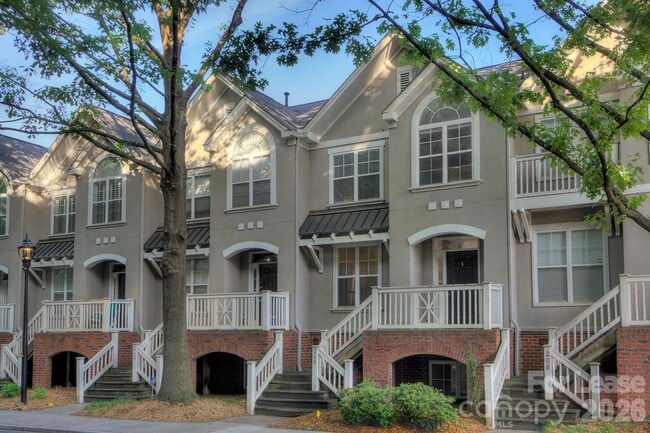 Photo - 210 S Cedar St