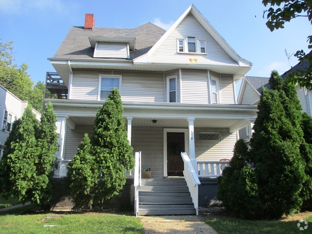 Building Photo - 314 E Locust St Rental