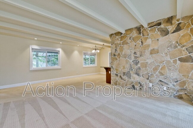 Photo - 649 Hollingsworth Dr