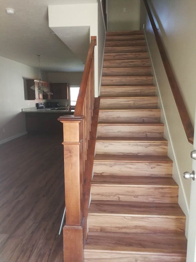 28 W Merrimac Ave