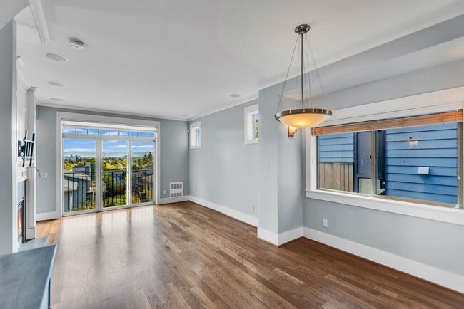 Photo - Spacious 3 Bed 2.5 Bath Townhome with Views and Two Parking Spaces – First Hill/Capitol Hill