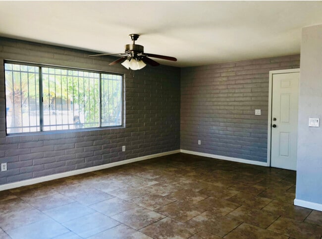 Photo - 1132 E 26th St