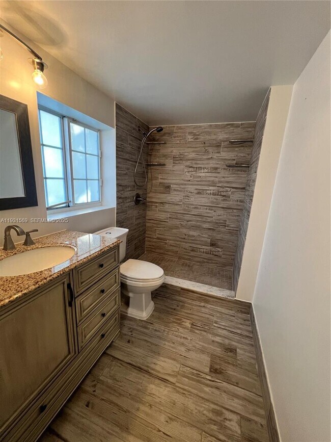 Photo - 2021 SE 10th Ave Unidad 212