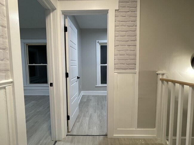 Photo - 365 Robinson St