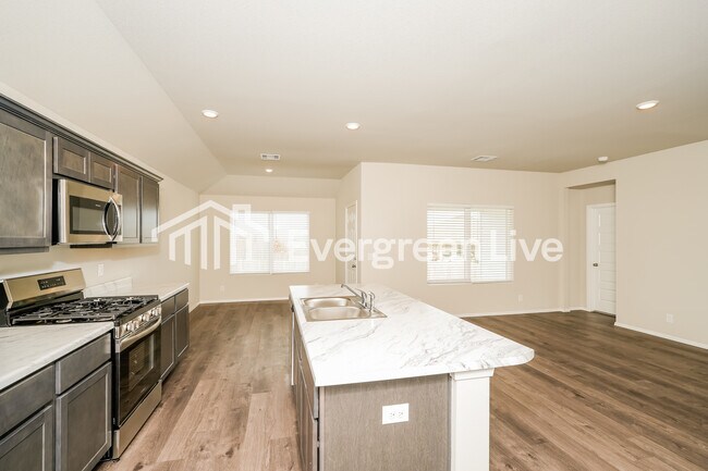 Photo - 1118 Raven Dr