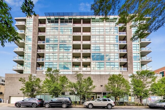 Building Photo - 225 S Sangamon St Unit 303