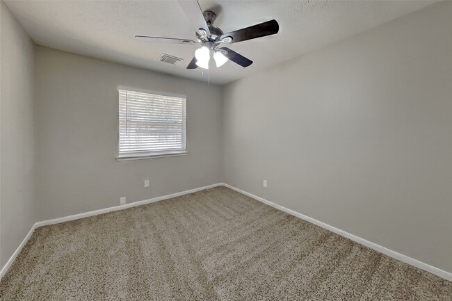 Photo - 20423 Drakewood Dr